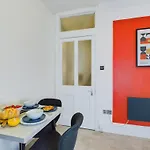 London Charm At Charleville Apartment