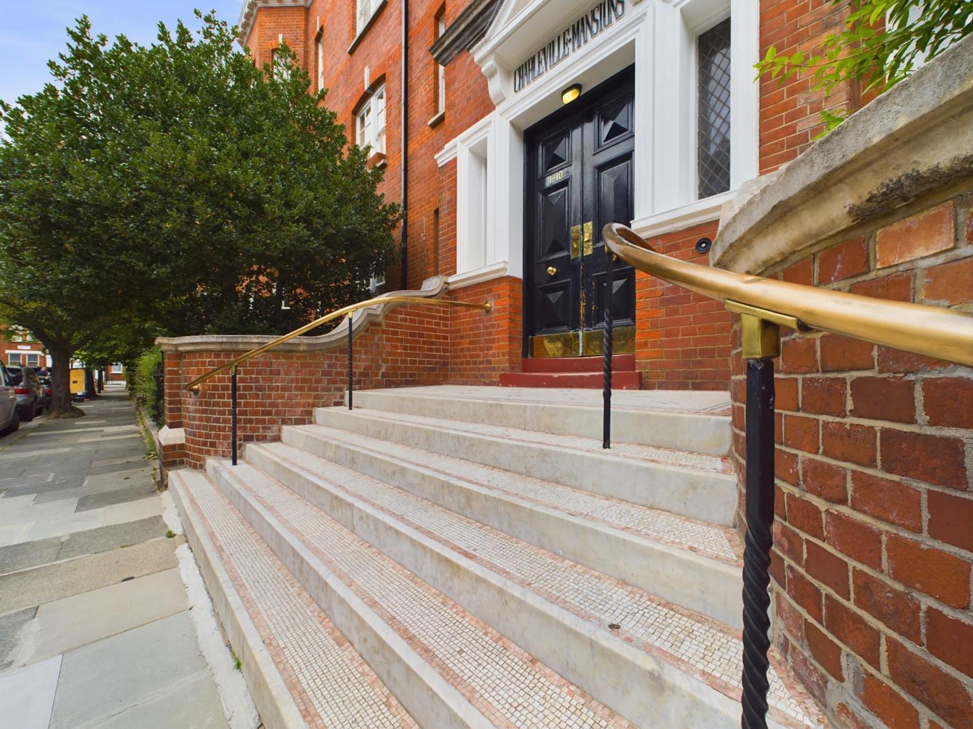 Charm At Charleville Apartment London